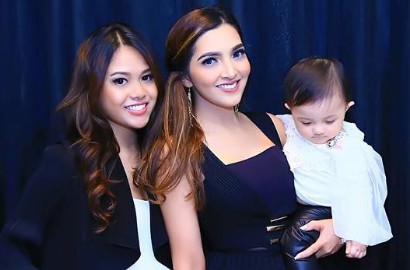 Jadi Peragawati Dadakan, Ashanty dan Aurel Tampil Mempesona