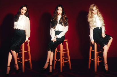 TaeTiSeo Serba Merah dan Pamer Nyanyi Seriosa di Teaser MV 'Dear Santa'