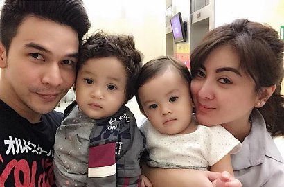 Punya Anak Kembar Super Imut, Istri Jonathan Frizzy Hamil Lagi