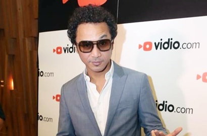 Sukses Ngeband, Giring Nidji Kembali Jajal Akting di Film 'Jilbab Traveler'