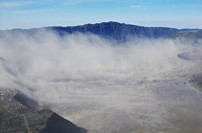 Badai Pasir di Bromo Ganggu Kesehatan, Wisatawan Diimbau Kenakan Masker
