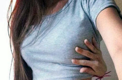 Uji Keseksian, Foto 'Sentuh Dada dari Belakang' Jadi Tren di Medsos