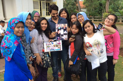 Ultah ke-27 Tahun, Ravi Bhatia Banjir Kado dari Fans Indonesia
