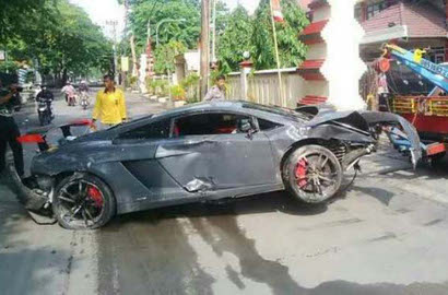 1 Tewas dan 2 Luka, Kecelakaan Lamborghini Surabaya Masuk Media Asing