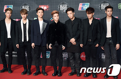 iKON Sukses Gebrak Panggung MAMA 2015 Lewat 'Apology' Hingga 'Rhythm Ta'