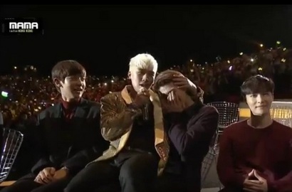 Super Kocak, Seungri 'Big Bang' Peluk dan Pangku Sehun 'EXO' di MAMA 2015