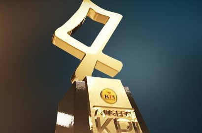 NET TV Terbanyak Menang di Anugerah KPI 2015, Sarah Sechan Pamer Trofi