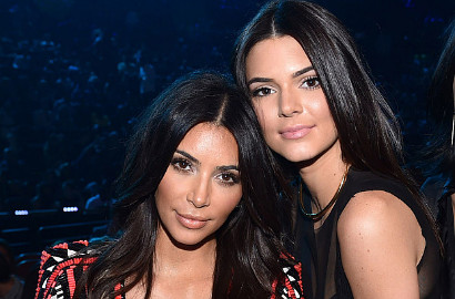 Foto Wajah Diedit Jadi Lebam, Kendall Jenner-Kim Kardashian Protes