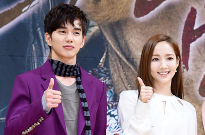 Makin Mesra, Yoo Seung Ho Tiduran di Paha Park Min Young di Poster 'Remember'