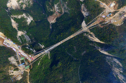 Dibangun di Ketinggian 300 meter, Jembatan Kaca di Tiongkok Siap Jadi Tertinggi Sedunia