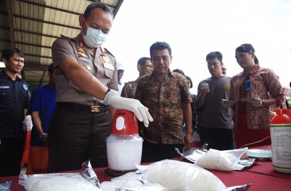 Diblender dengan Racun Tikus, Cara Polda Kalbar Musnahkan Sabu
