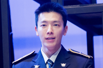 Dijamin Bikin Galau, Ini Foto Ganteng Donghae SuJu Saat Musikal di Militer
