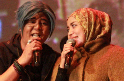 Cerai dari Nassar, Muzdalifah Kepergok Jalan Bareng Penyanyi Dangdut Lain
