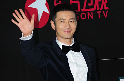 Huang Xiaoming Tanggapi Isu Operasi Plastik Angelababy