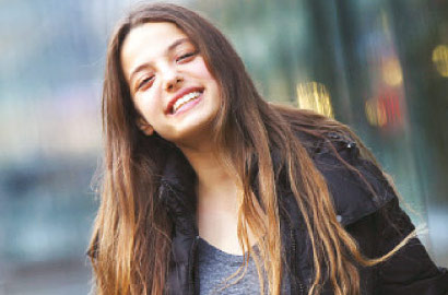 Super Seksi, Leyla Tanlar 'Cansu' Pede Pose Pamer Perut Ramping