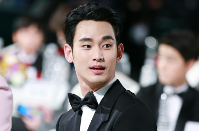 Jabat Tangan Ternyata Adalah 'Musuh Besar' Kim Soo Hyun, Kok Bisa?