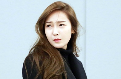 Jessica Jung Ketahuan 'Kesasar' di Bandara, Netter Malah Tanggapi Sinis