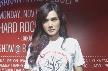 Kondangan dengan Gaun Nyentrik, Mulan Jameela Dibully Pakai Baju Bekas Dewi Sandra