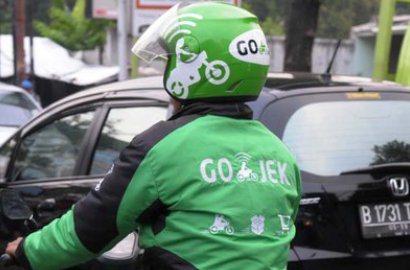 Rekan Tewas Ditusuk Tukang Parkir Liar, Sopir Go-Jek Ngamuk