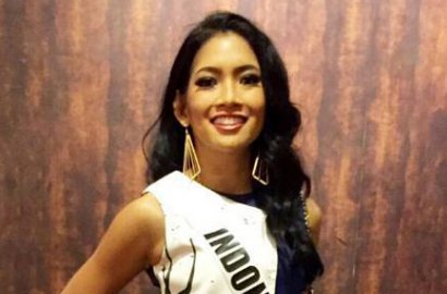 Panggul Senjata dan Pose di Depan Tank, Puteri Indonesia Anindya Putri Super Keren
