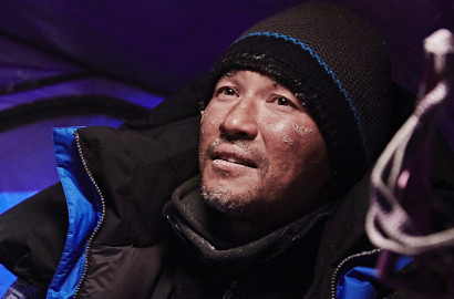Waduh, Poster Film 'The Himalayas' Hwang Jung Min Jadi Meme Kocak di Korea