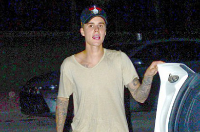 Justin Bieber Kepergok Pesta di Atas Boat Mewah Bareng Cewek-Cewek Seksi