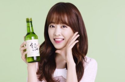 Jadi Model Minuman Soju, Si Imut Park Bo Young Berani Pamer Paha Seksi