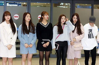 Heboh Oh My Girl 10 Jam Ditahan di Bandara, Netter Bingung Pernyataan Agensi
