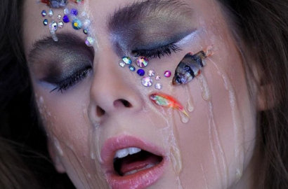 Astaga, Make-Up Artis Asal Rusia Ini Gunakan Ikan Asli untuk Aksesoris Wajah