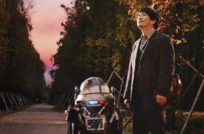 Lee Sung Min Galau Cari Anak di Trailer 'Robot, Sori' Honey Lee