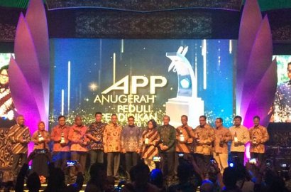 Wow, 'Adit Sopo Jarwo' Raih Penghargaan dari Kemendikbud