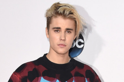 Makin 'Nakal', Justin Bieber Pamer Pose Intim Bareng Gadis Misterius