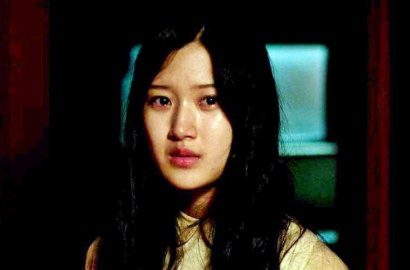 Galau dan Sendu di Foto Adegan 'Island', Moon Ga Young Tetap Cantik?