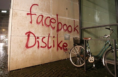 Dirusak, Kantor Facebook Jerman Penuh Tulisan 'Facebook Dislike'