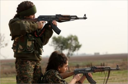 Keren, Puluhan Tentara Wanita Suriah Angkat Senjata Siap Perangi ISIS