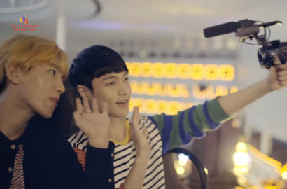 Lay EXO Naik Pharaoh Fury Bareng Baekhyun di Video Promosi Lotte World