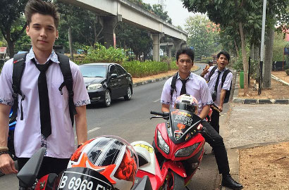 Wow, Dua Pembalap Wanita Ini Bakal Adu Balap di 'Anak Jalanan'