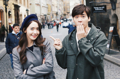 Yoona SNSD Nikmati Pesona Praha Bareng Li Yifeng di MV 'Please Contact Me'