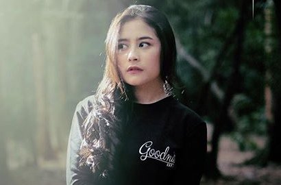 Foto Bareng Pemain dan Kru Film 'Surat Untukmu', Prilly Latuconsina Cantik Maksimal