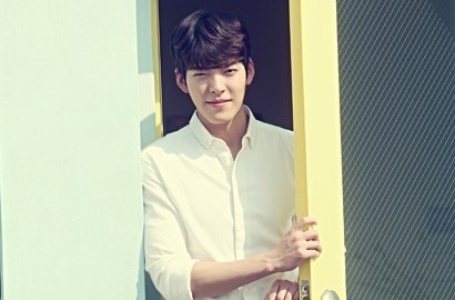 Manly dan Ganteng, Kim Woo Bin Siap Bikin Meleleh di Video Syuting Iklan Kafe