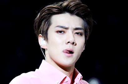 Sehun EXO Pamer Foto Jalan-Jalan Sendiri, Fans: Cieee Jomblo Ngenes