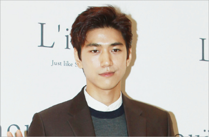 Gantengnya Sung Joon Jadi Psikolog Kece di 'Madam Antoine'