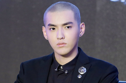 Intip Kerennya Kris Eks EXO Nyanyi Sambil Nge-rap di MV 'Greenhouse Girl'