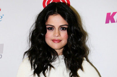 Pamer Foto Pakai Bikini, Selena Gomez Sukses Bikin Netter Heboh
