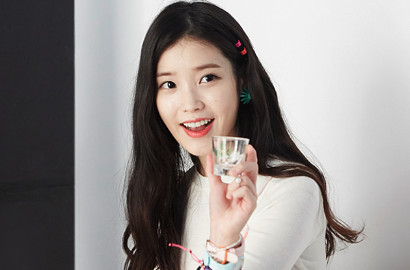 Tak Terpengaruh Kontroversi, IU Kembali Dikontrak Bintangi Iklan Soju