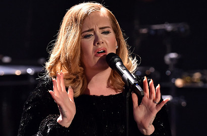 Fans Pakai Lagu 'Hello' untuk Sindir Susahnya Dapat Tiket Tur Adele