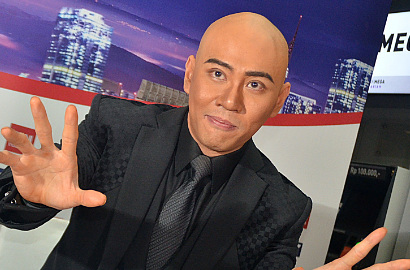 Pertahankan 'Hitam Putih', Deddy Corbuzier Andalkan Trending Topic