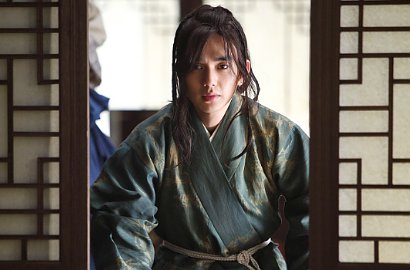 Jelang Natal, 'Joseon Magician' Yoo Seung Ho Rilis Poster Film Terbaru