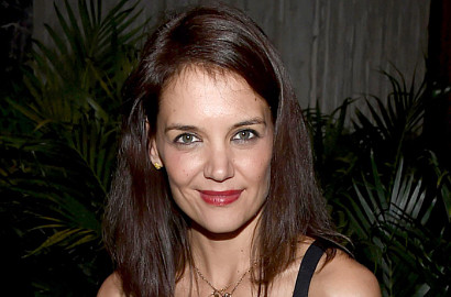 Katie Holmes Ajak Suri Bertemu Hillary Clinton, Fans Ngamuk