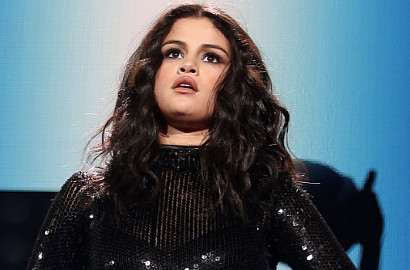 Pamer Foto Model Ganteng, Selena Gomez Sengaja Tutupi Hubungan?